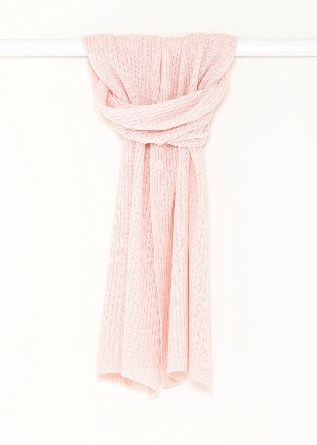 Ribbad sjal i ren kashmir, den ultimata favoriten.