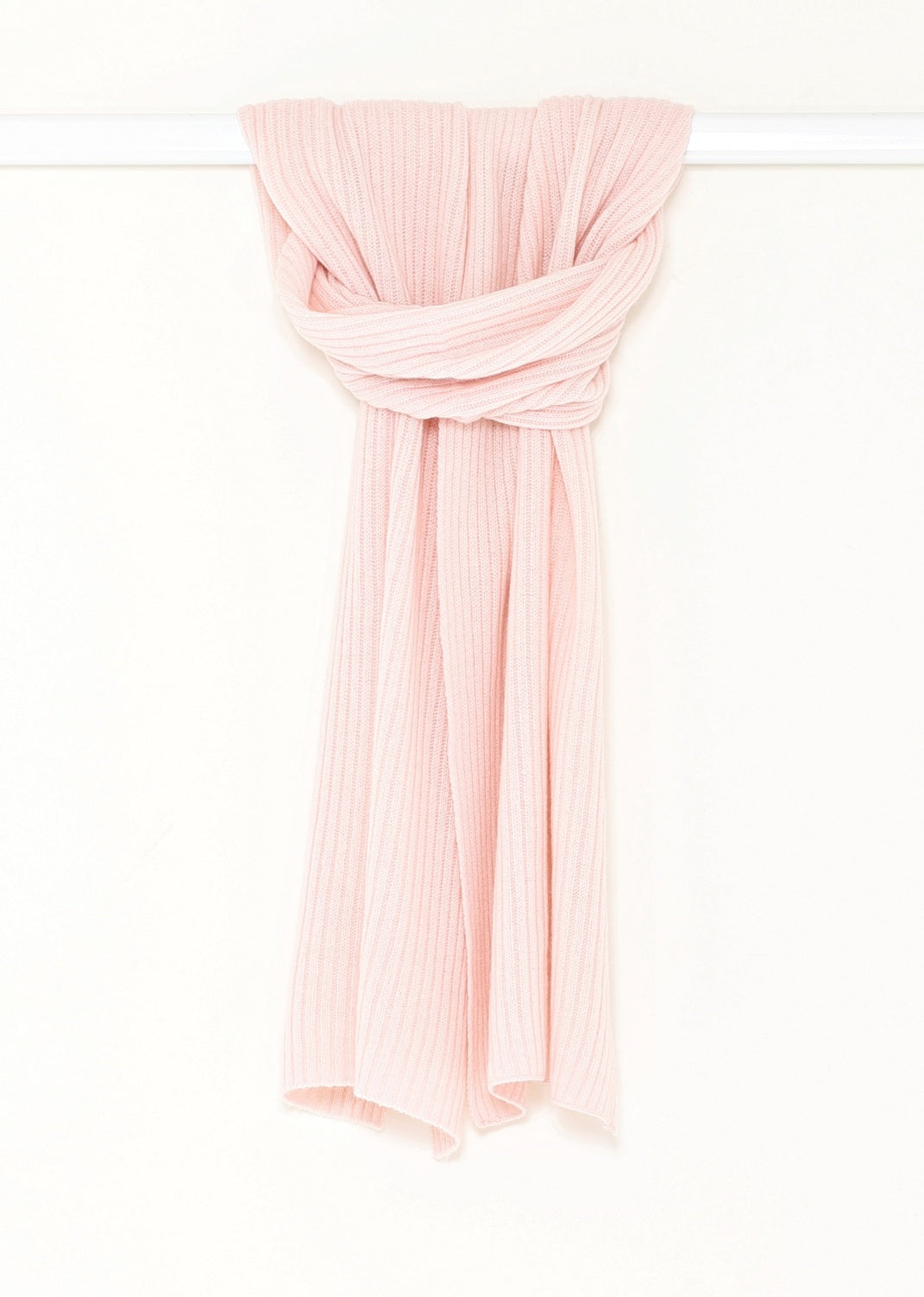 Ribbad sjal i ren kashmir, den ultimata favoriten.