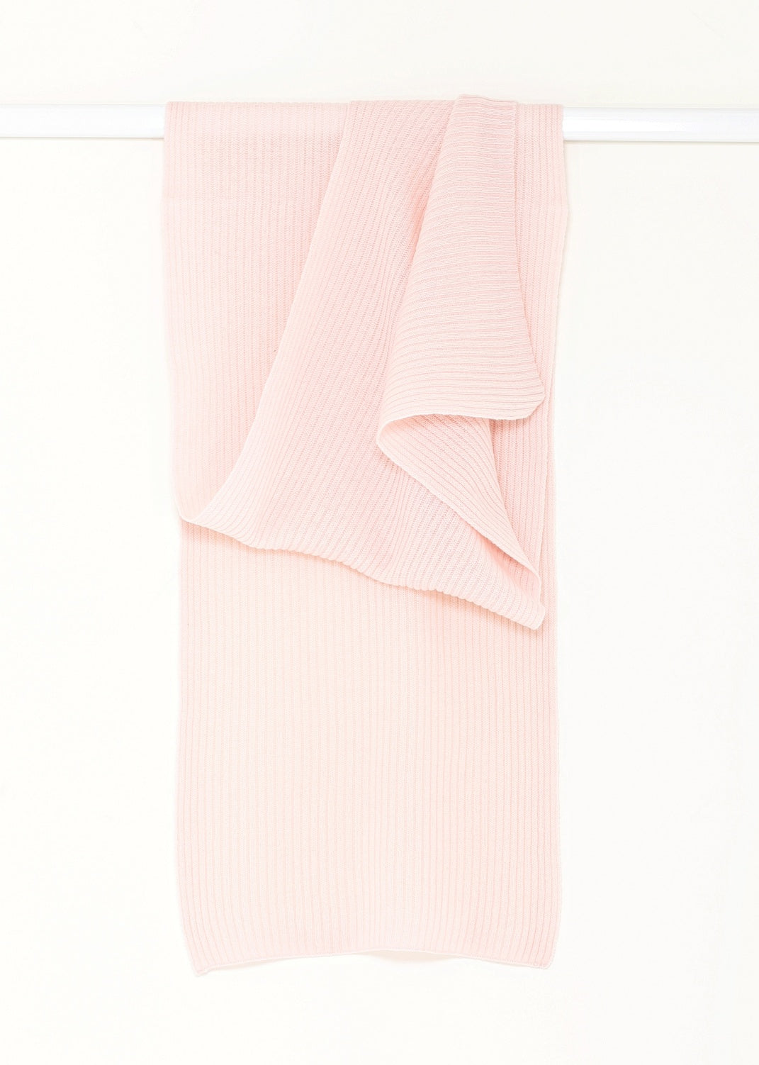 Ribbad sjal i ren kashmir, den ultimata favoriten.