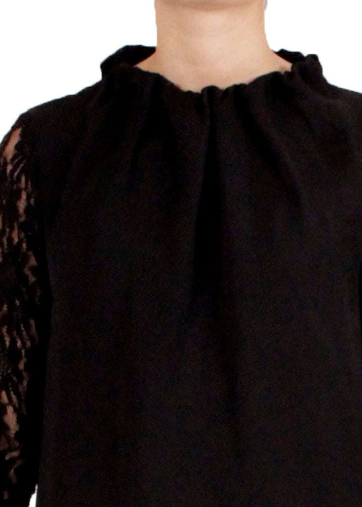 Blus med draperad hals och spets ärmar