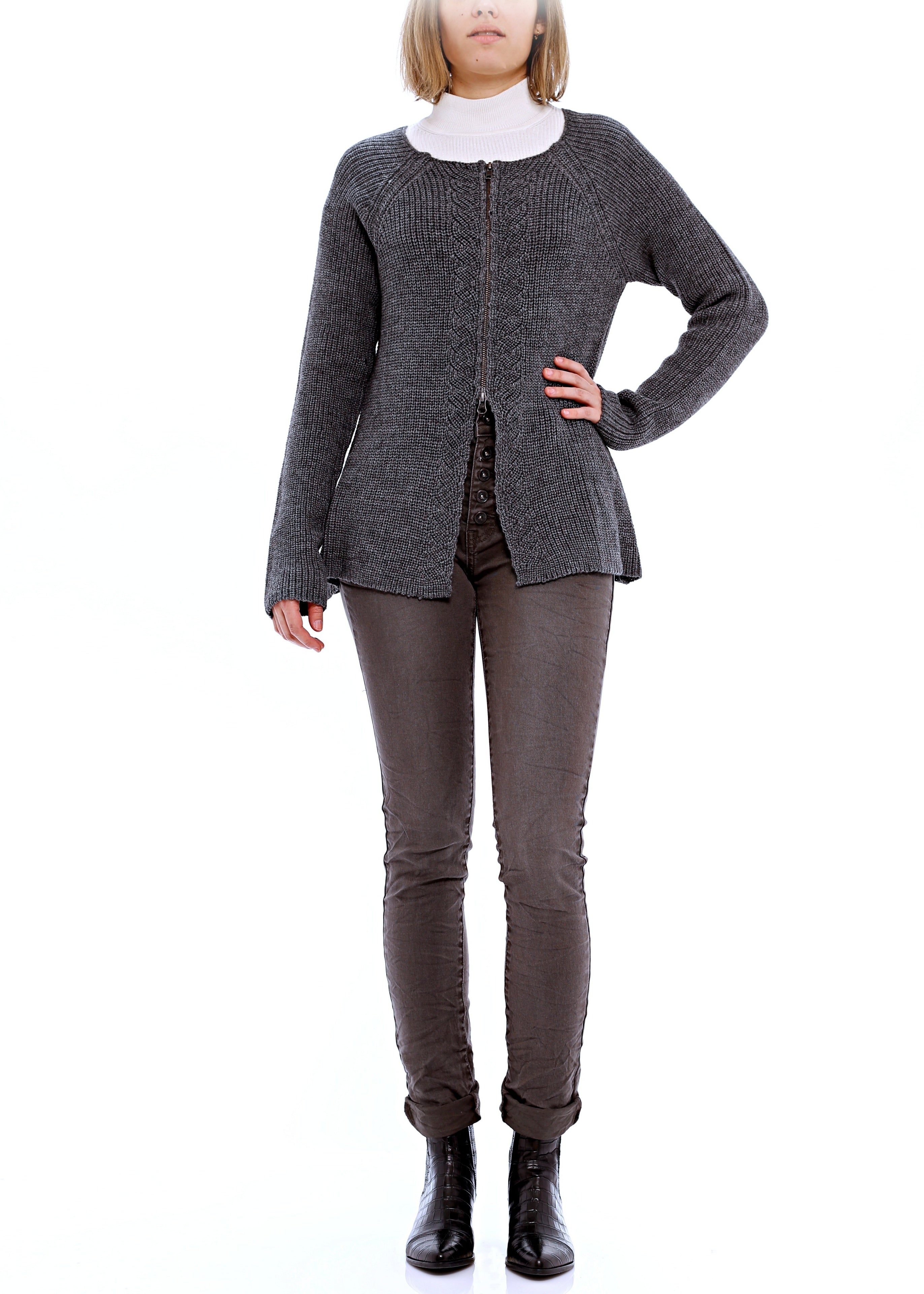 Patent ribbad insvängd kofta med flätor- Grey