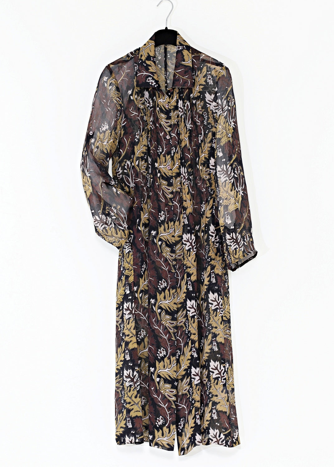 Maxilång skjortblus klänning med lång ärm i viskos georgette och fickor i sidan,  mönstrad i jordnära färger från Feeling Collection