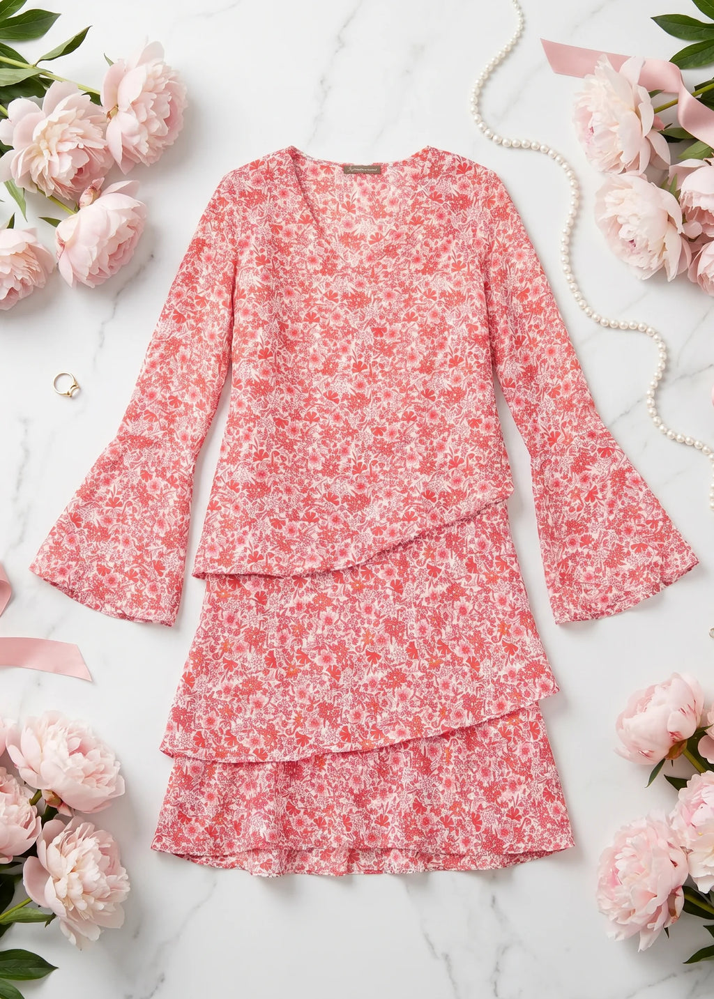 Klänning med volanger i viskos crepe | Lottie Pink flower