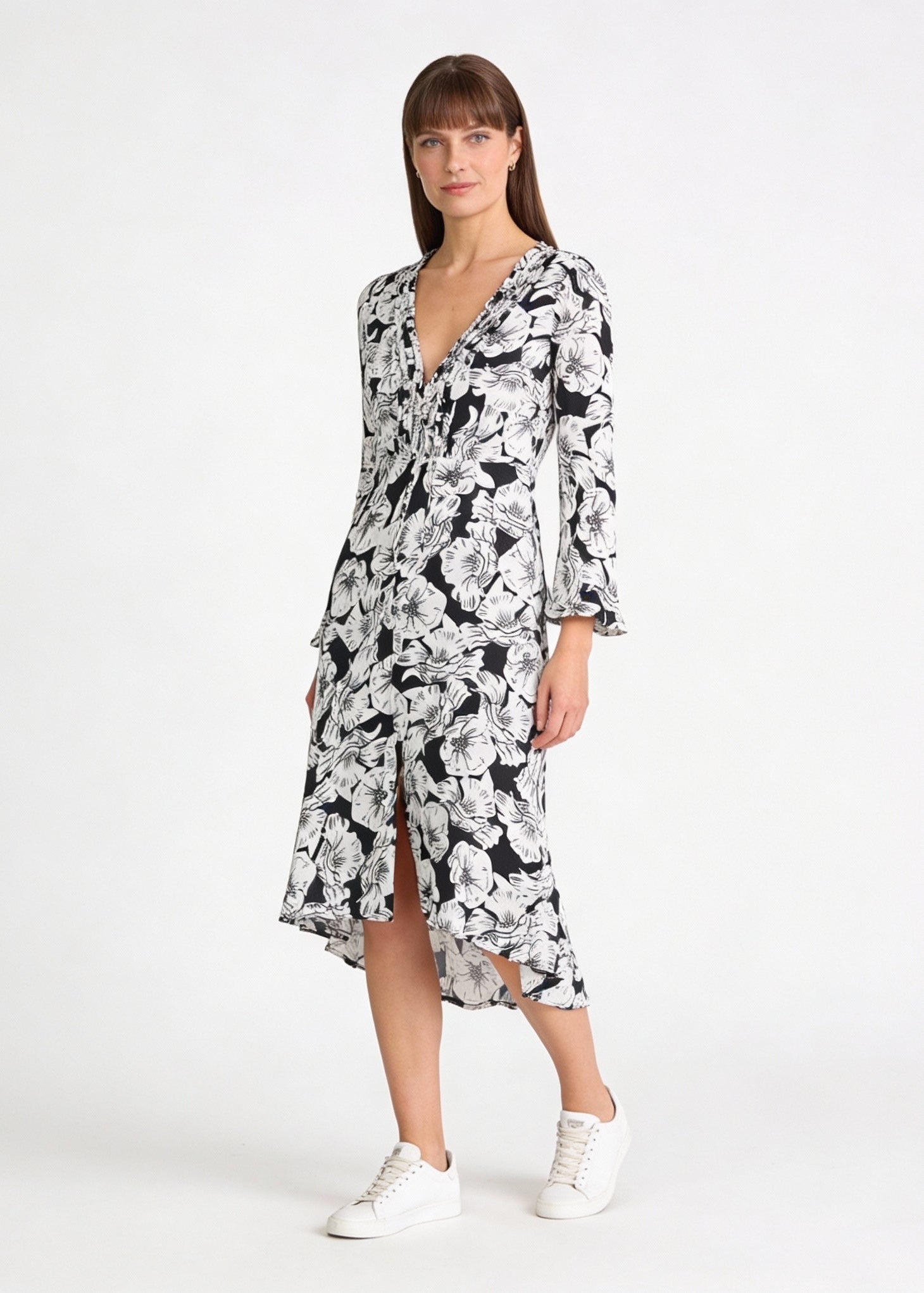 Midilång klänning med ärm i mönstrad crêpe viskos - white rose