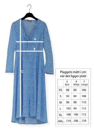 Midilång klänning med ärm i himmelsblå mönstrad crêpe viskos