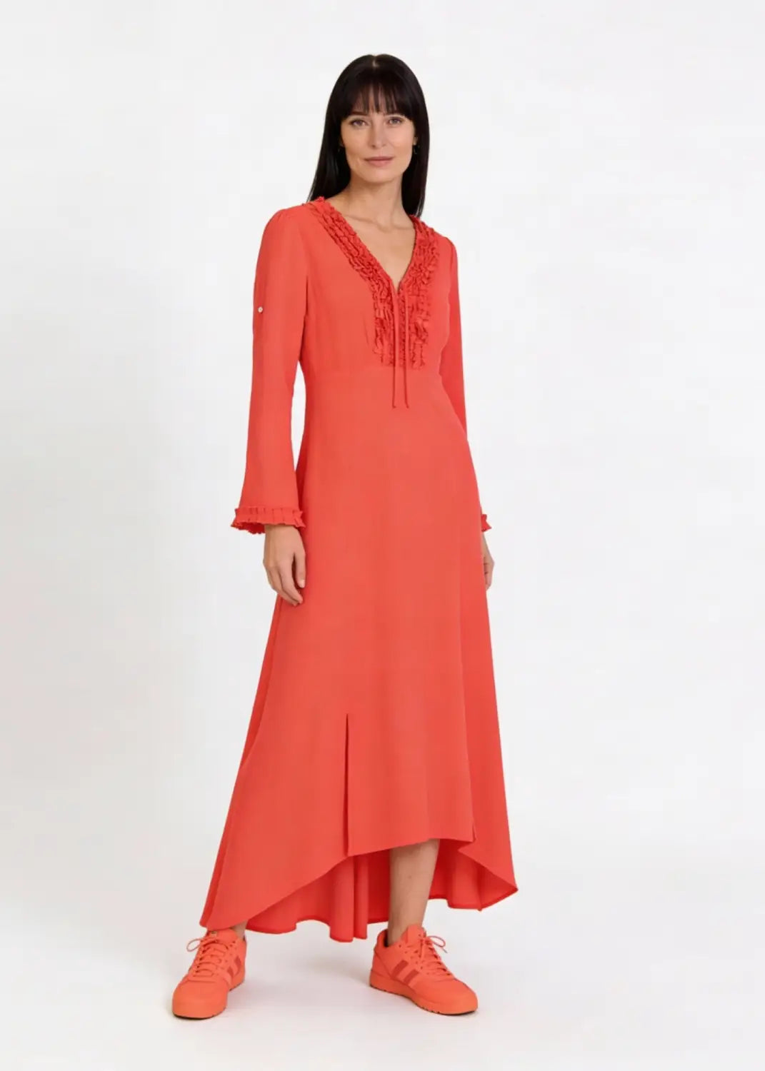 Mila Corallröd tidlös lång klänning med ärm i viskos