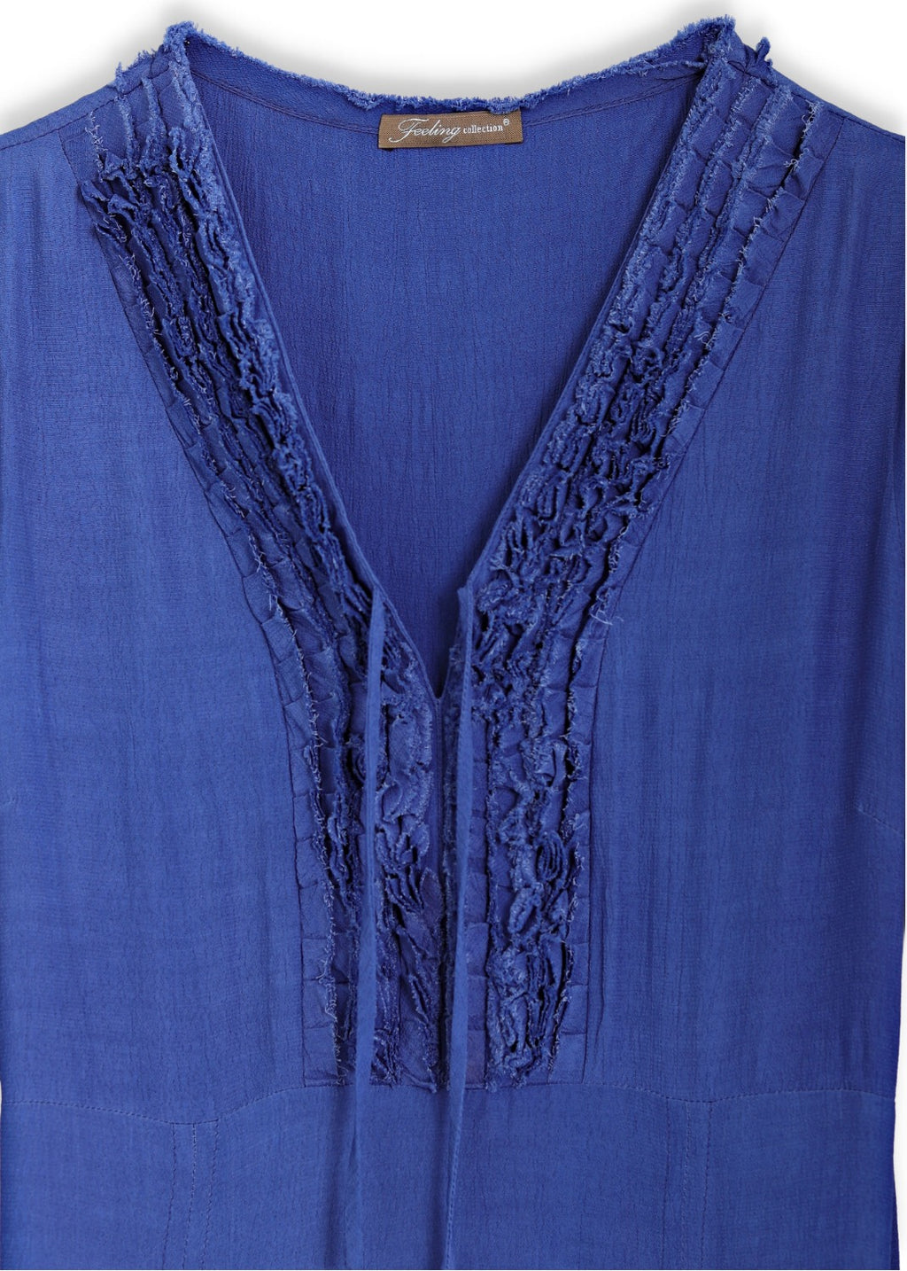 Denim blå lång klänning med lång ärm och extra fin vidd i kjolen i lyxig viskos crêpe, en tidlös 70-tals inspirerad look.