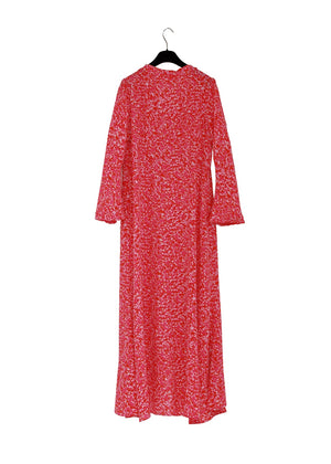 Maxilång klänning med ärm i hallonröd crêpe viskos