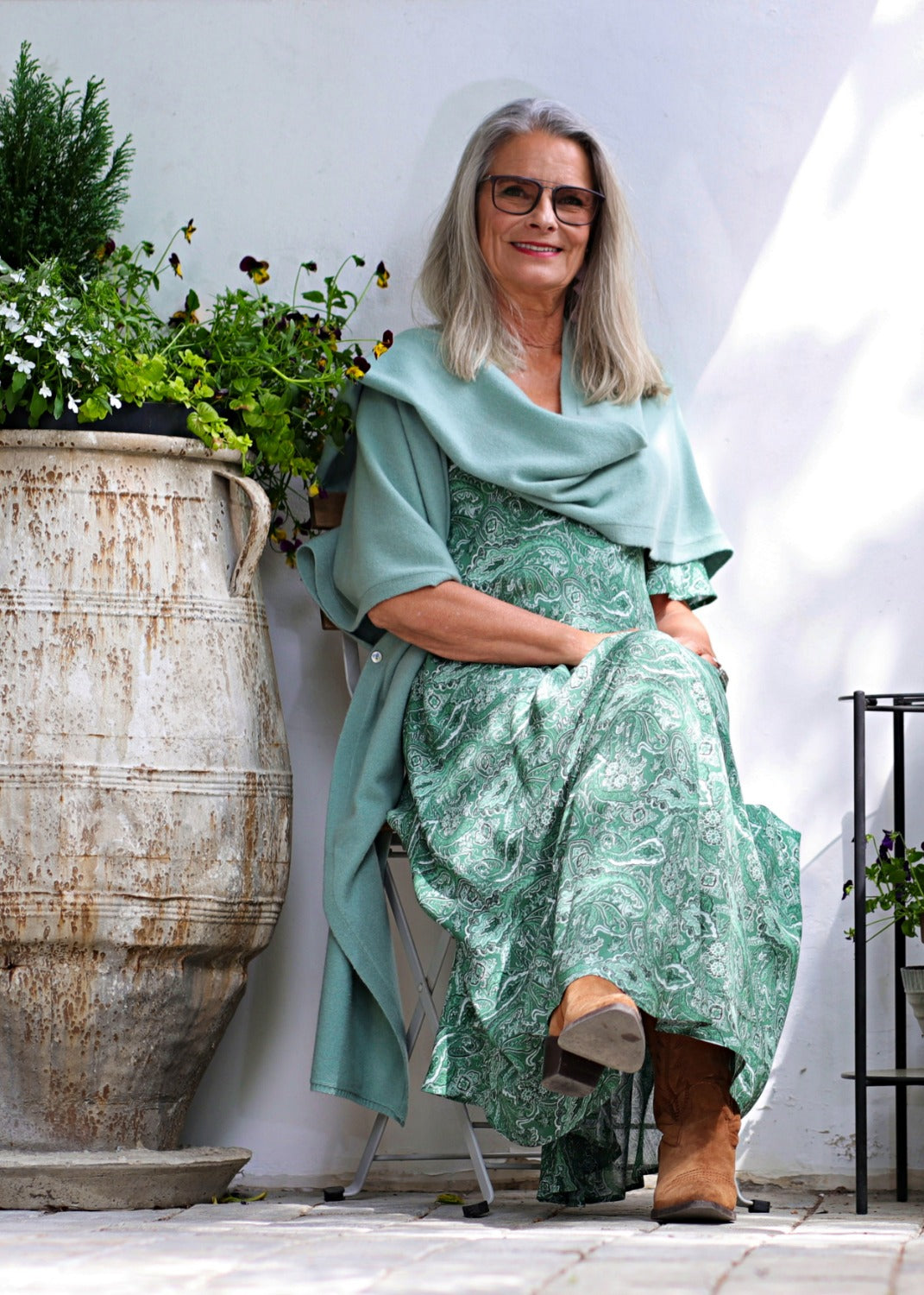 Minna Lång klänning med kort ärm - Green Paisley