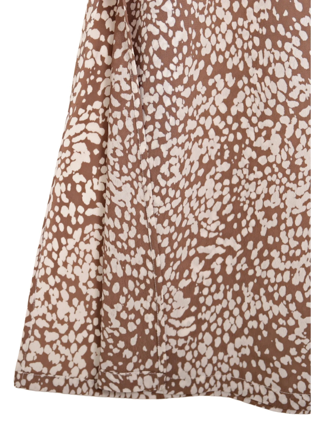 V-ringad lång klänning med ärm i viskos | Ruby dress Spotted taupe