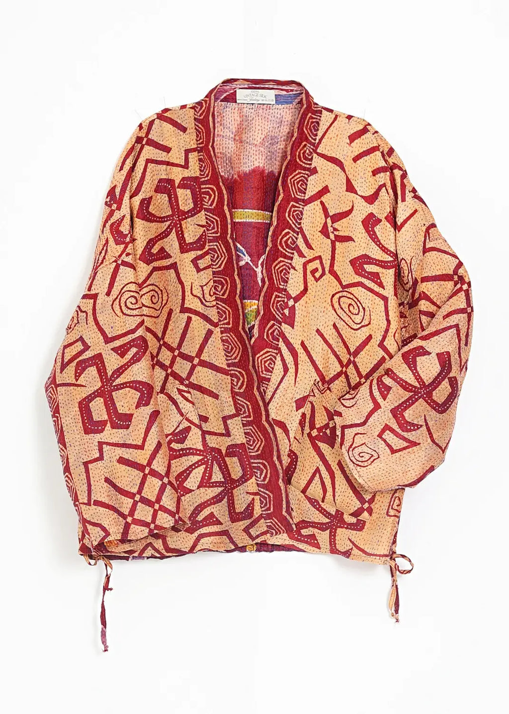 Handbroderad sidenjacka i återvunnet siden med Kantha-broderi – vändbar design