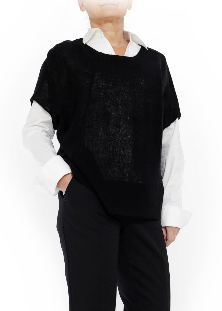 Kashmir väst med fin detaljerad ribbstickning