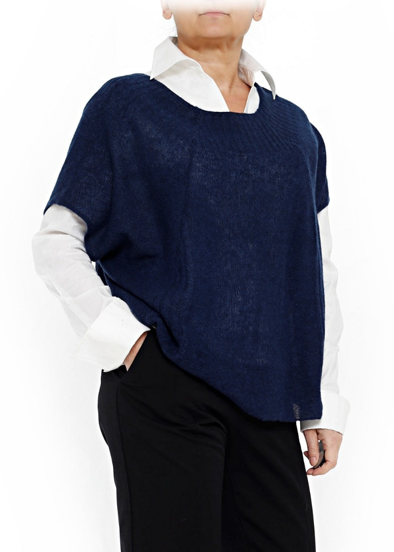 Kashmir väst med fin detaljerad ribbstickning