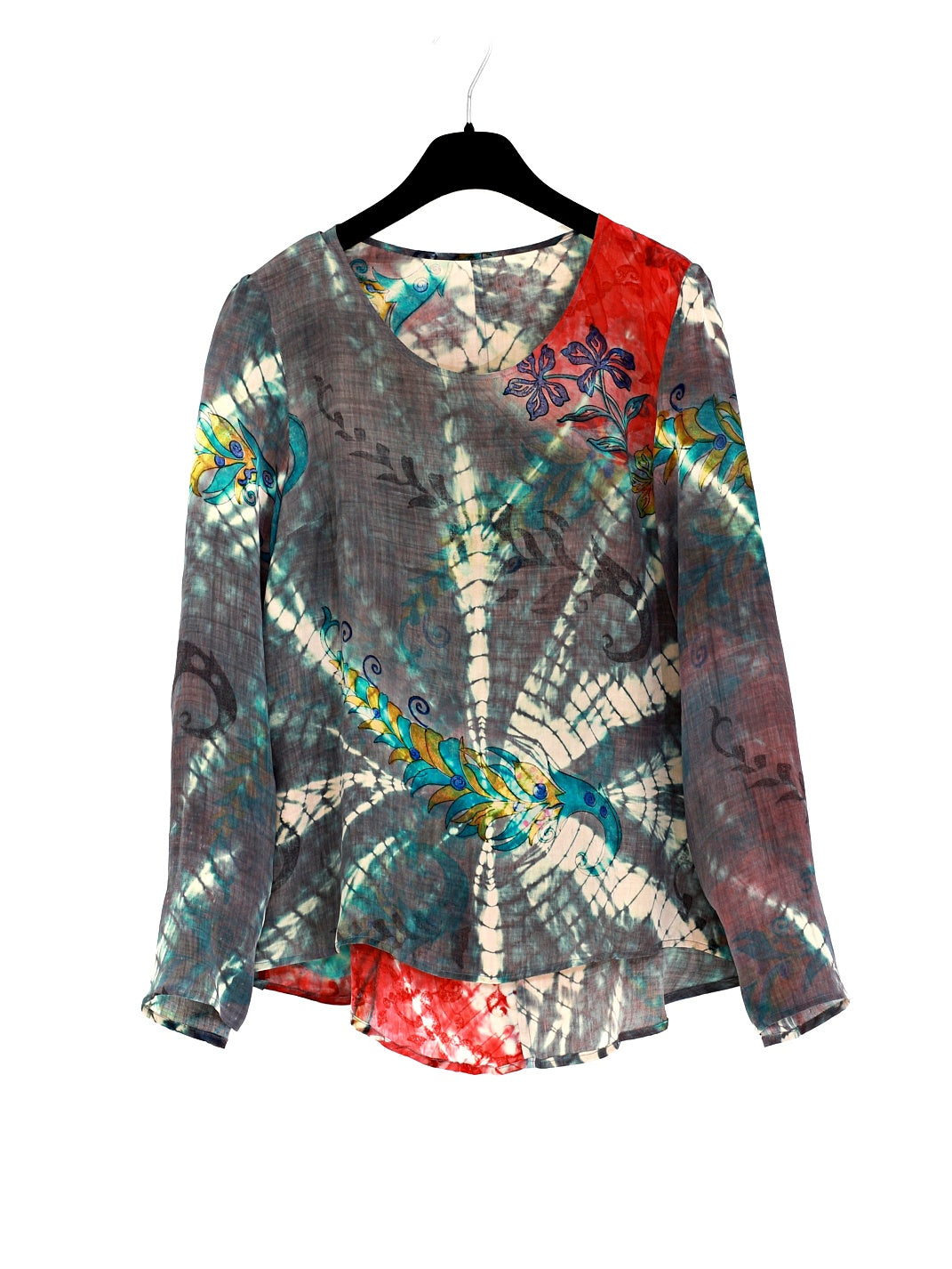 Handmålad unik siden blus gjord av återvunnen siden sari