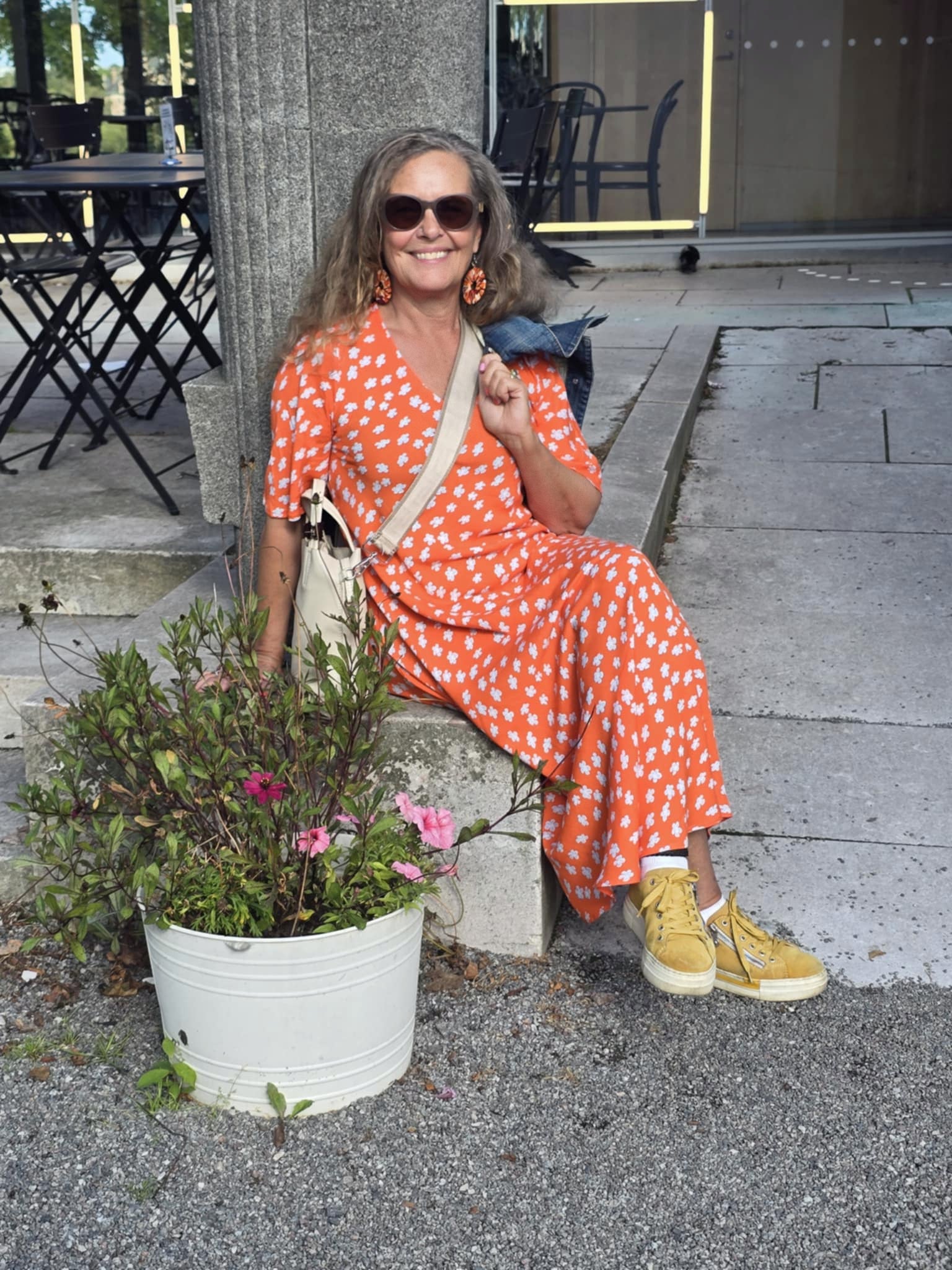 Minna Dress – Lång Klänning i Viskos | Bohemisk orange prick – Feeling Collection