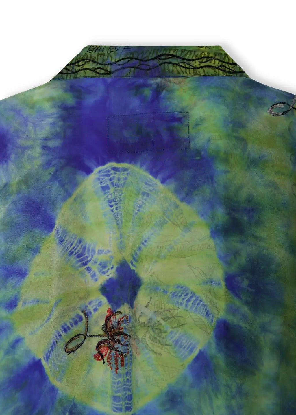 Detalj av handtryckt mönster på unik kimono i 100% siden