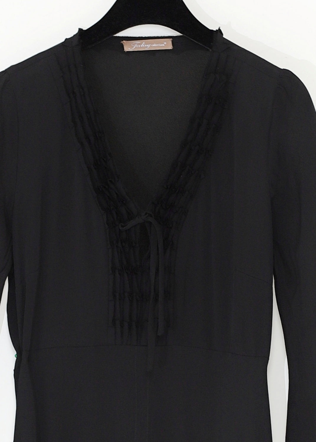 Midilång klänning med ärm i svart crêpe viskos