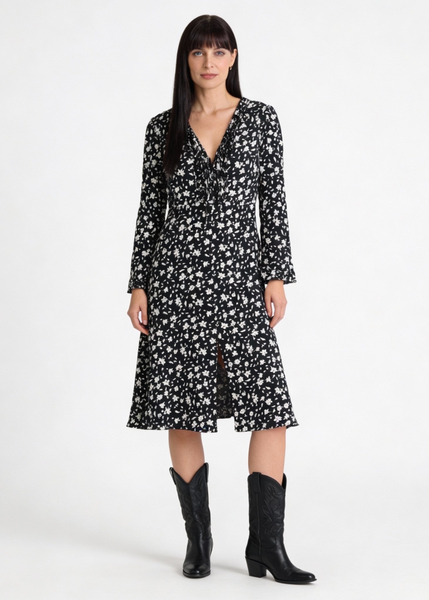 Midilång klänning med ärm i mönstrad crêpe viskos