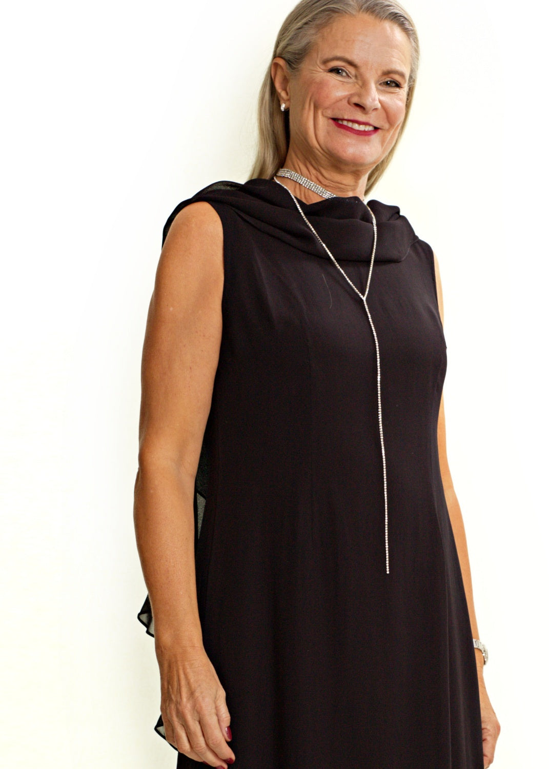 Cape-klänning i georgette viskos - Black