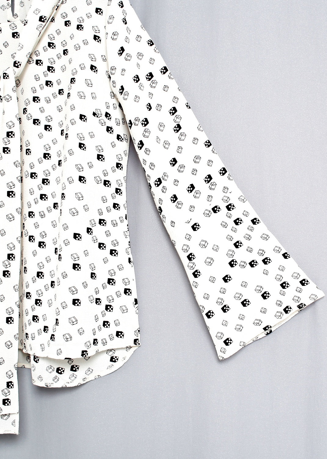 Långärmad blus med extra knyt