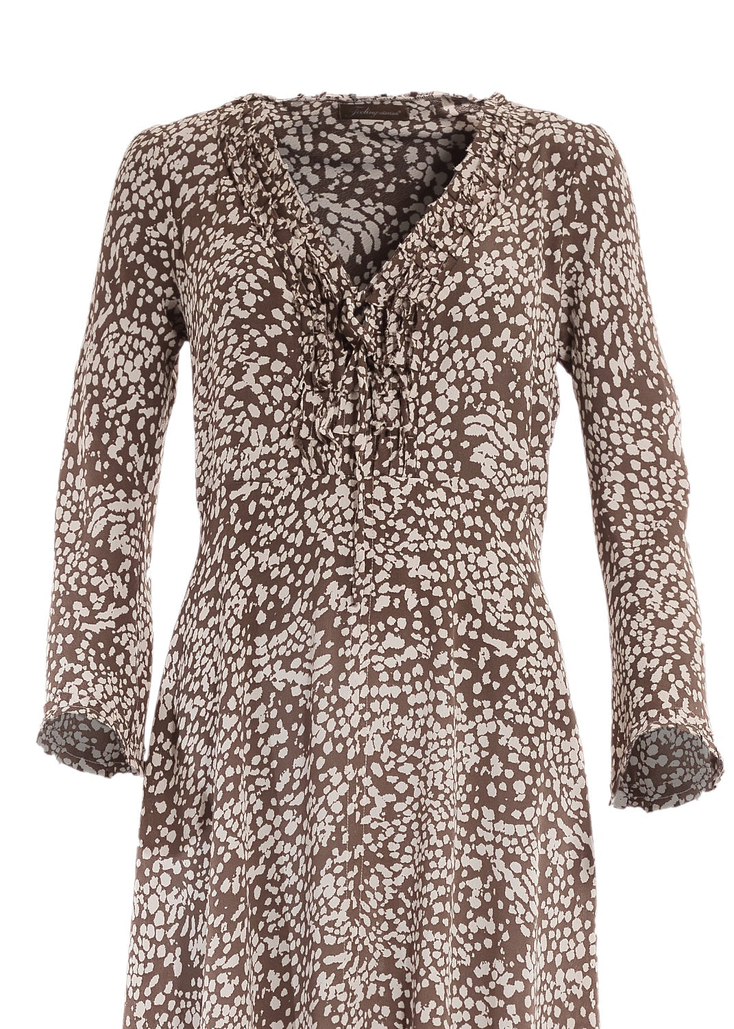 Beige-vit Crepe viskos klänning, hög midja, extra vidd i kjolen. V-ringad med  klockformade ärmar ger en 70s bohemisk look. 