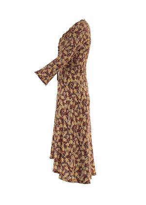 Solros blommig Crepe viskos klänning, hög midja, extra vidd i kjolen. V-ringad med  klockformade ärmar ger en 70s bohemisk look. 