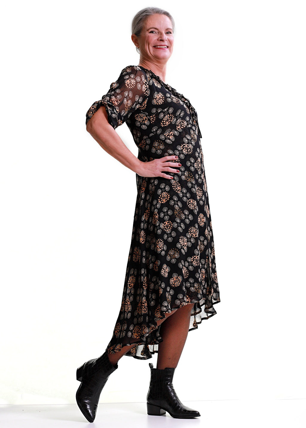 Midilång mönstrad klänning med ärm i crêpe georgette