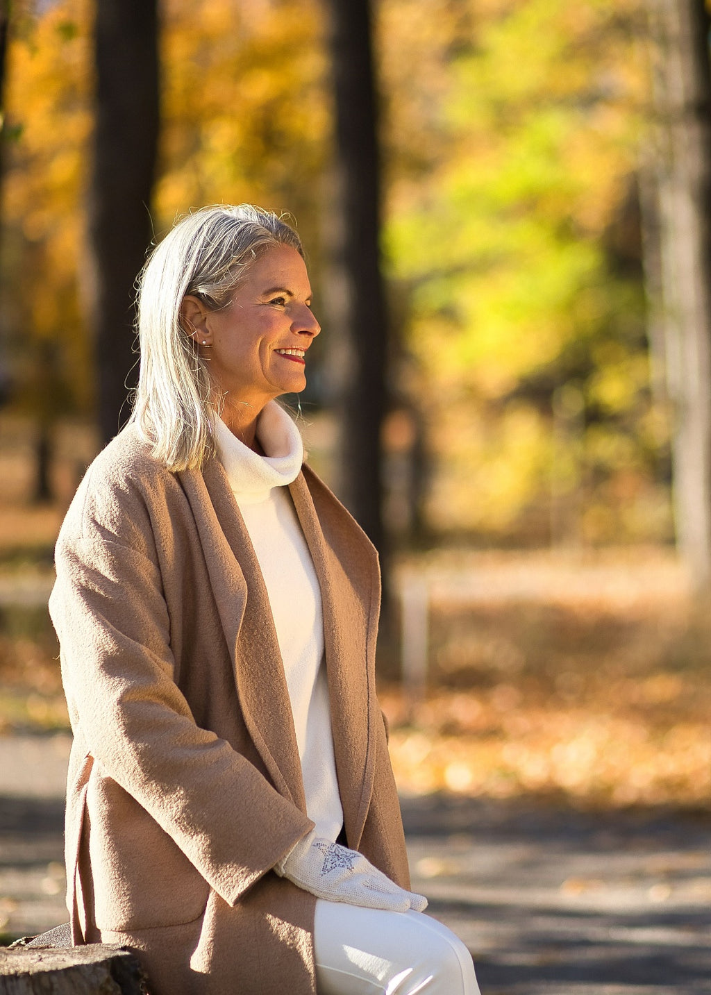 Lediga kappa med väl tilltagen omlott, en tidlös och klassiker som passar alla. Tillverkad i kokt ull/viskos.